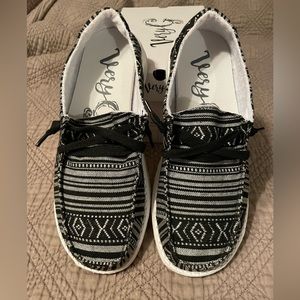 Woman’s shoes. Similar to hey dudes